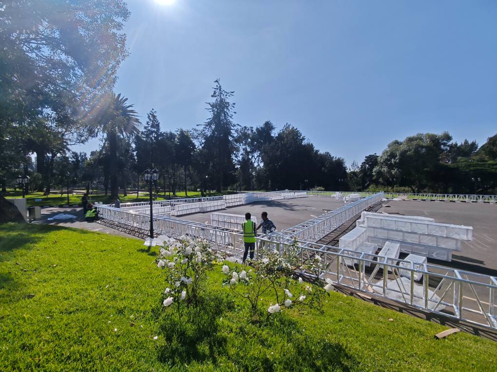 Large-scale truss structure