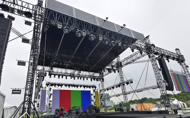 550x1500mm aluminum truss system for LED wall and large event stage support