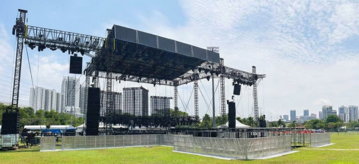 Professional stage truss installation for large events Professional stage truss installation for large events