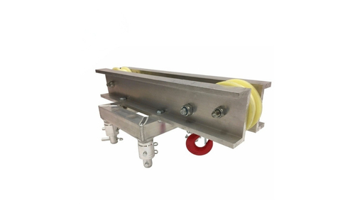 Truss tower top section with chain guide sheaves Truss tower top section with chain guide sheaves