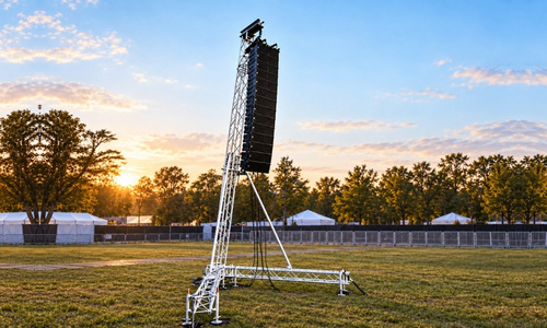Line array speaker system truss tower configured to lift and support Line array speaker system truss tower configured to lift and support