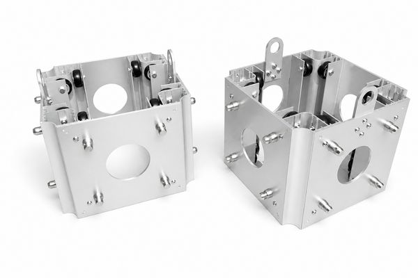 Dual-compatible truss sleeve block with connection positions for 290&times;290mm and 400&times;400mm truss beams